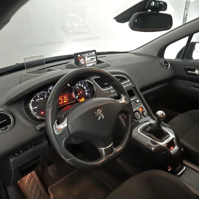 PEUGEOT 5008 1.6 HDi 115CV Allure
