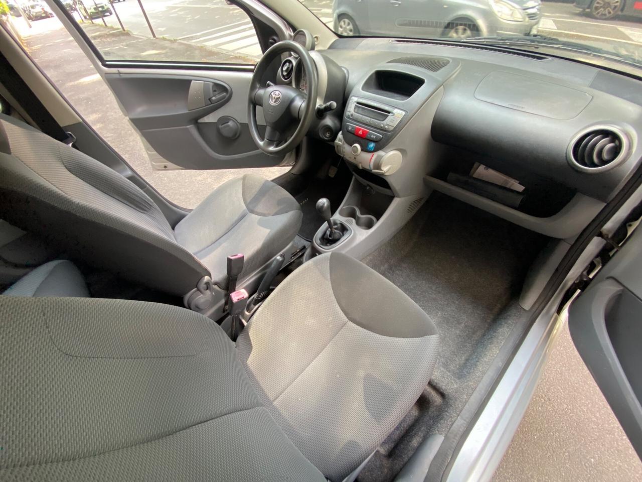 Toyota Aygo 1.0 5p Sol 98.000KM - NEOPATENTATI!!!