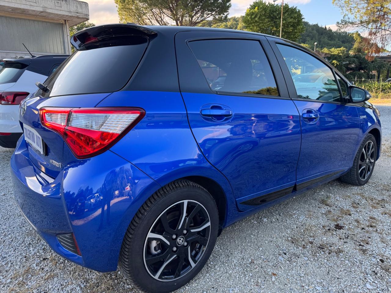 Toyota Yaris 1.5 Hybrid Trend Blue Edition