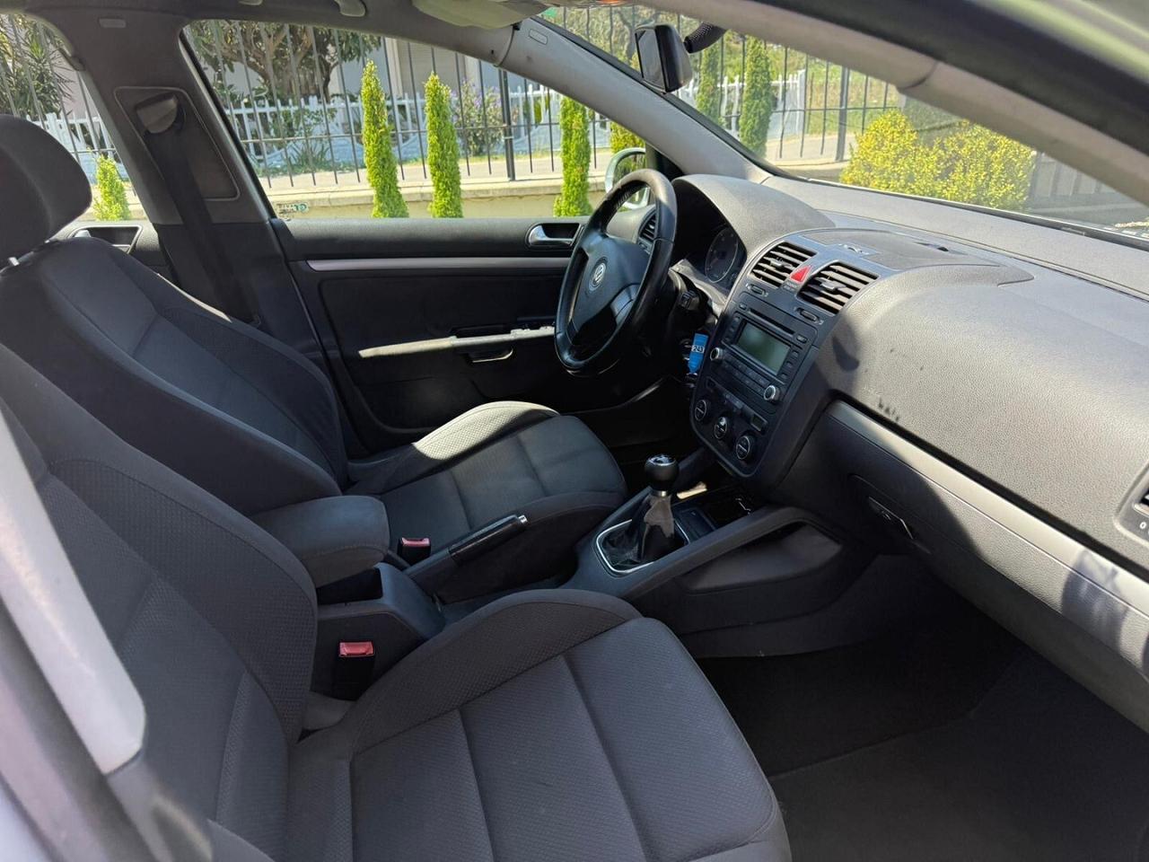 VOLKSWAGEN GOLF 5" SERIE