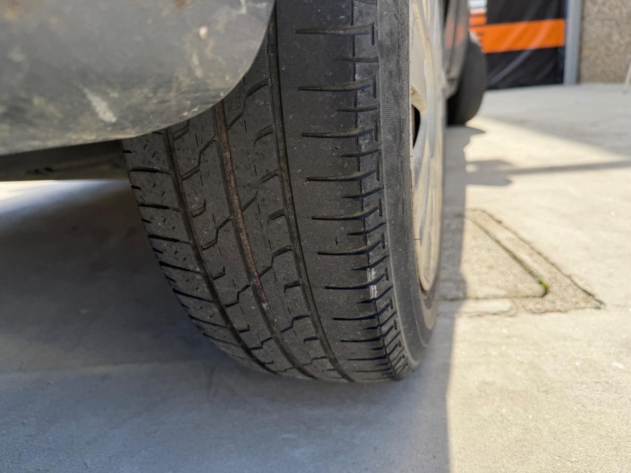 FORD FIESTA 1.4 BENZINA EURO4 80.000KM COMERCIANTI