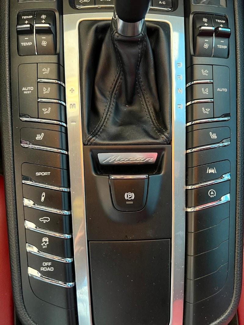 PORSCHE Macan 2.0