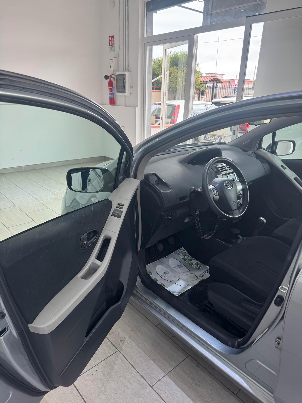 Toyota Yaris 1.0 5 porte