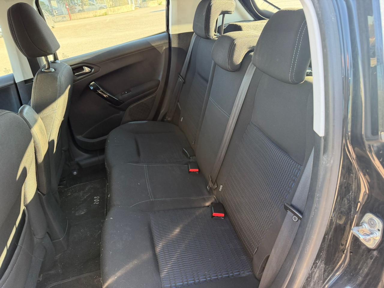 Peugeot 208 1.6 e-HDi 115 CV Stop&Start 5p Allure