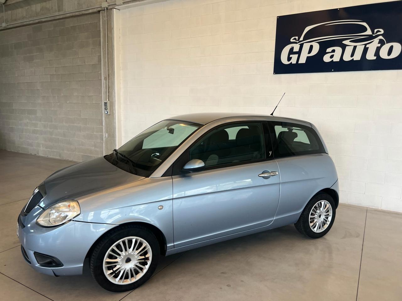 Lancia Ypsilon y 1.2 benzina solo 97.505 km ok neopatentati