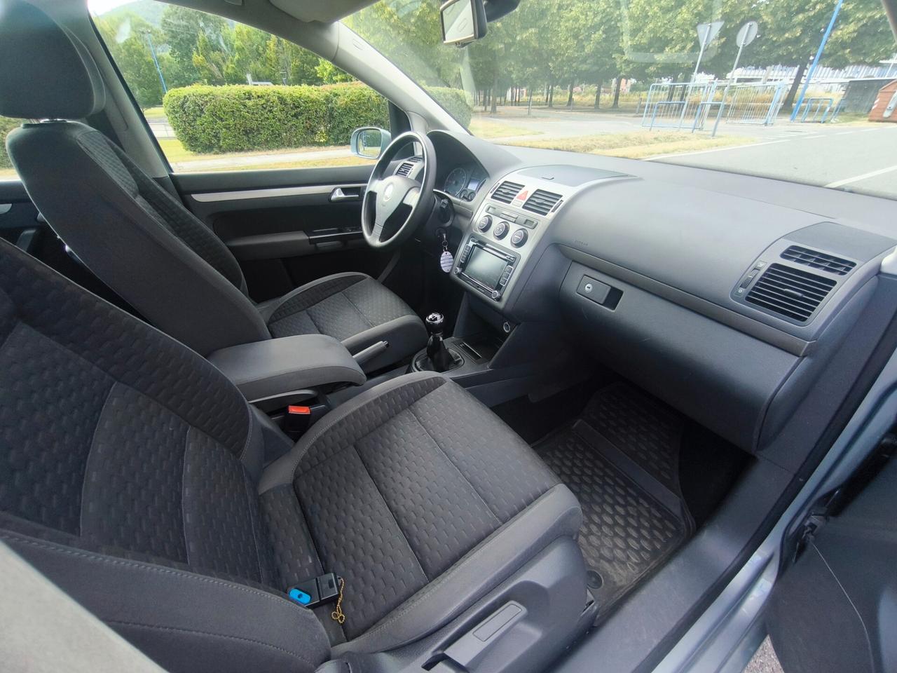 VOLKWAGEN TOURAN 1,9 TDI- 7 POSTI -OK NEOPATENTATI-KM 130000