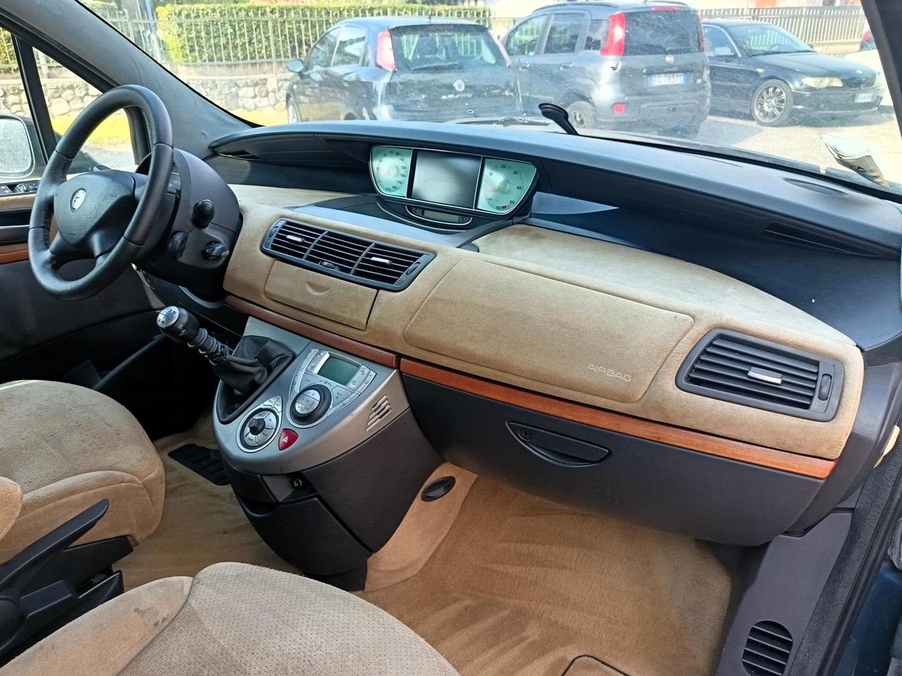 Lancia Phedra 2.2 Jtd 7 posti - Gancio traino Emblema