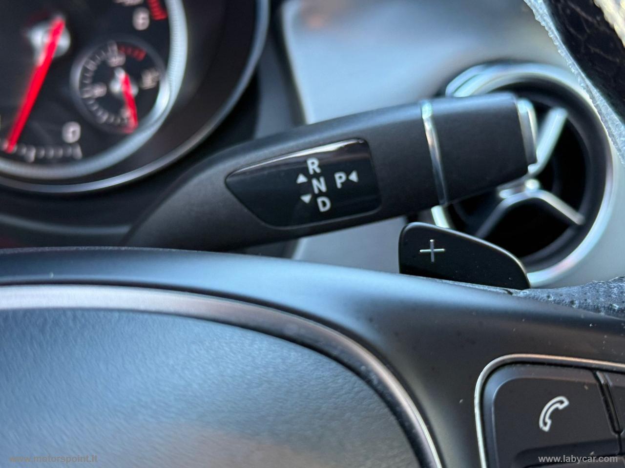 MERCEDES-BENZ GLA 200 d Automatic Premium