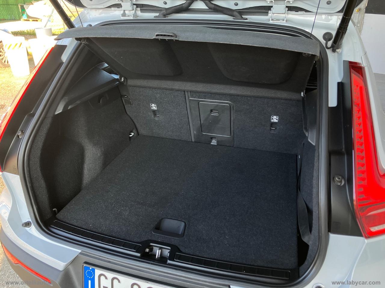 VOLVO XC40 D3 AWD Geartronic Momentum Pro IVA DEDUCIBILE