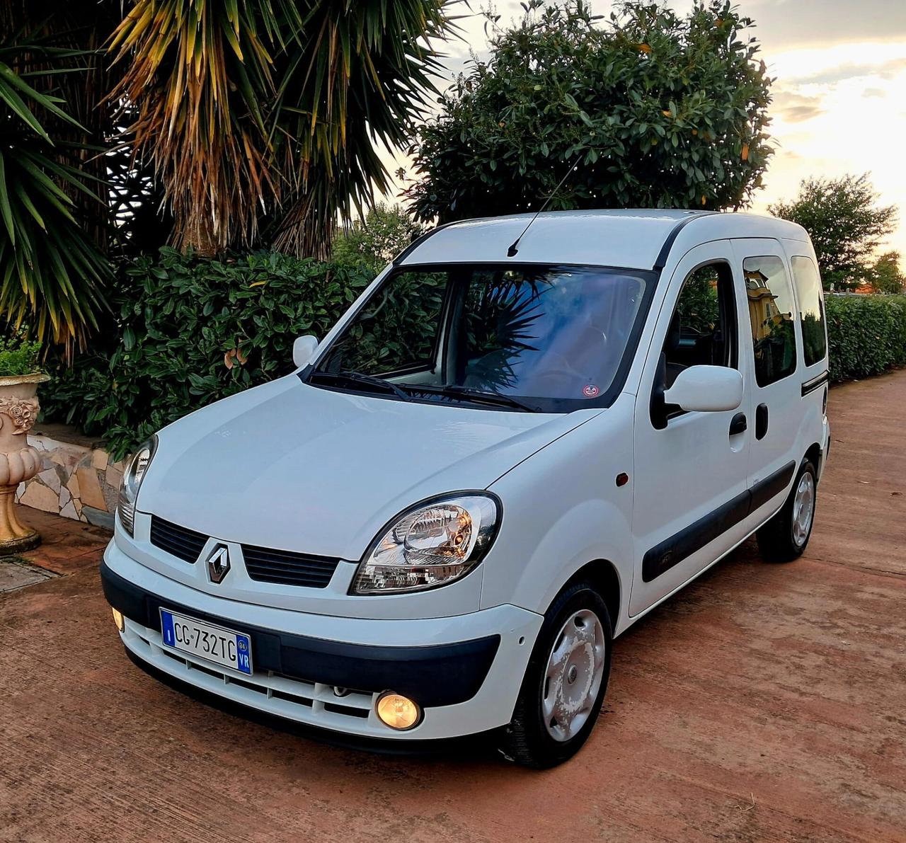 Renault Kangoo TRASPORTO DISABILI PIANALE RIBASSATO UNIPRO
