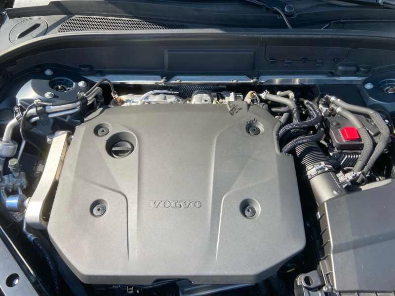 VOLVO XC60 2.0 b4 Momentum Pro AwD AuTo