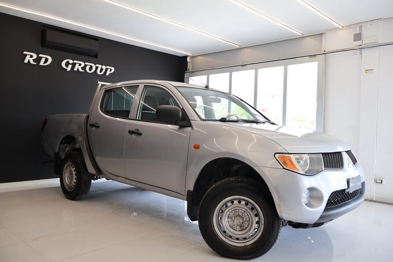 Mitsubishi L200 2.5d136CV DoubleCab iva esposta 4W