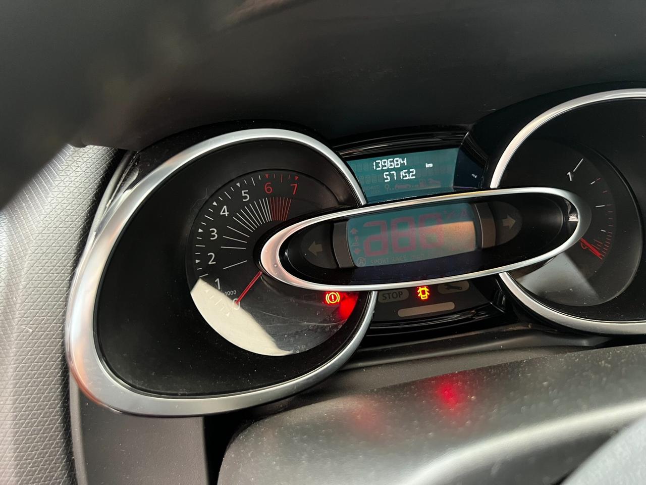 Renault Clio 1.2 75CV 5 porte Zen Si Neopatentati