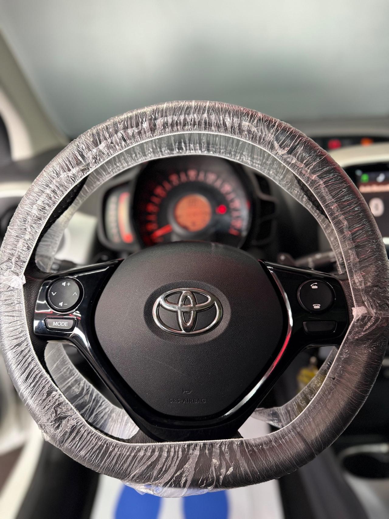 Toyota Aygo 1.0 Benzina x-clusiv 11/2014 AUTOMATICA