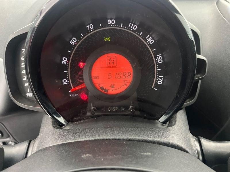 Toyota Aygo Aygo 5p 1.0 x-play m-mt 72cv