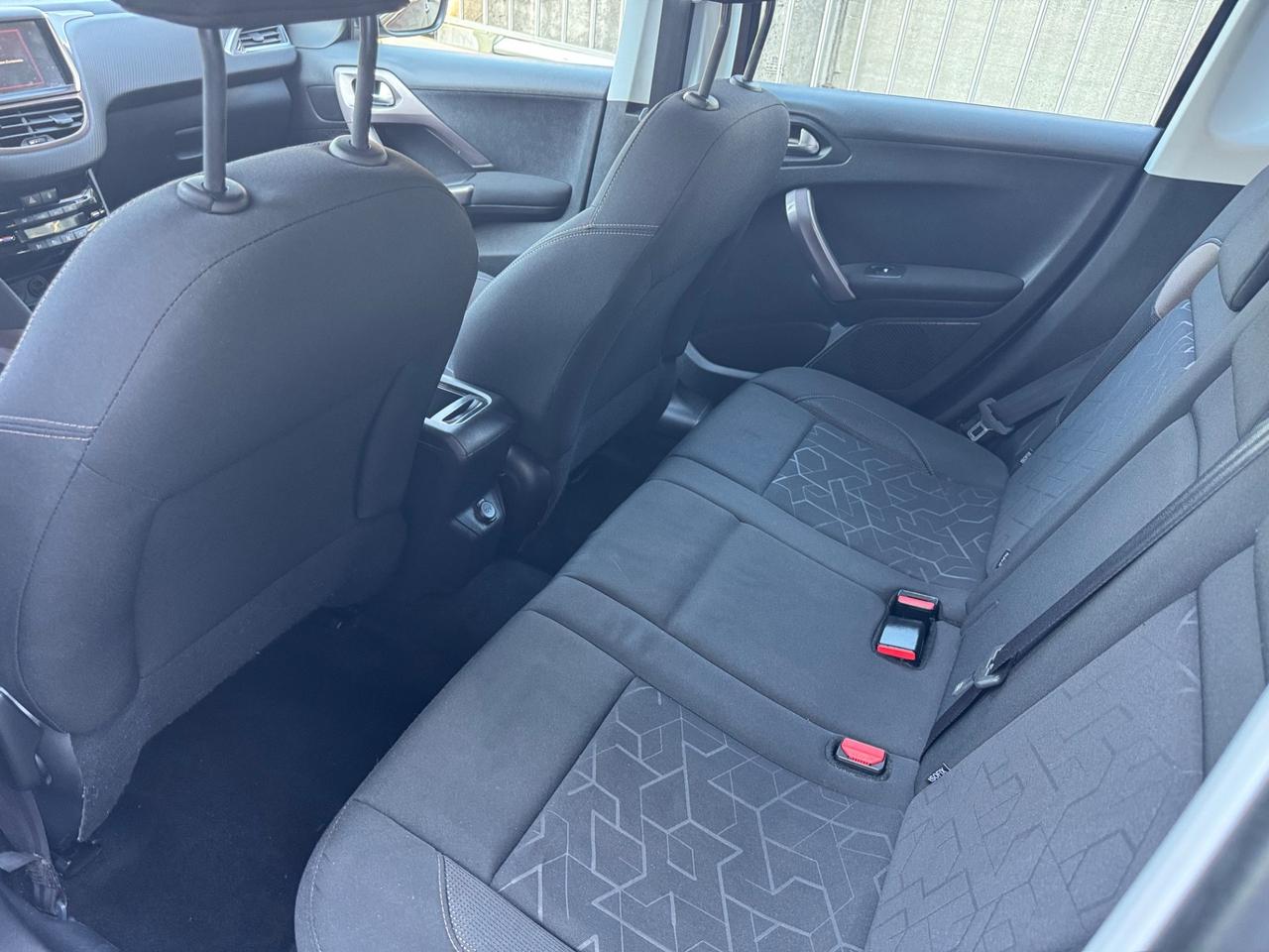 Peugeot 2008 1.6 e-HDi 92 CV neopatentati