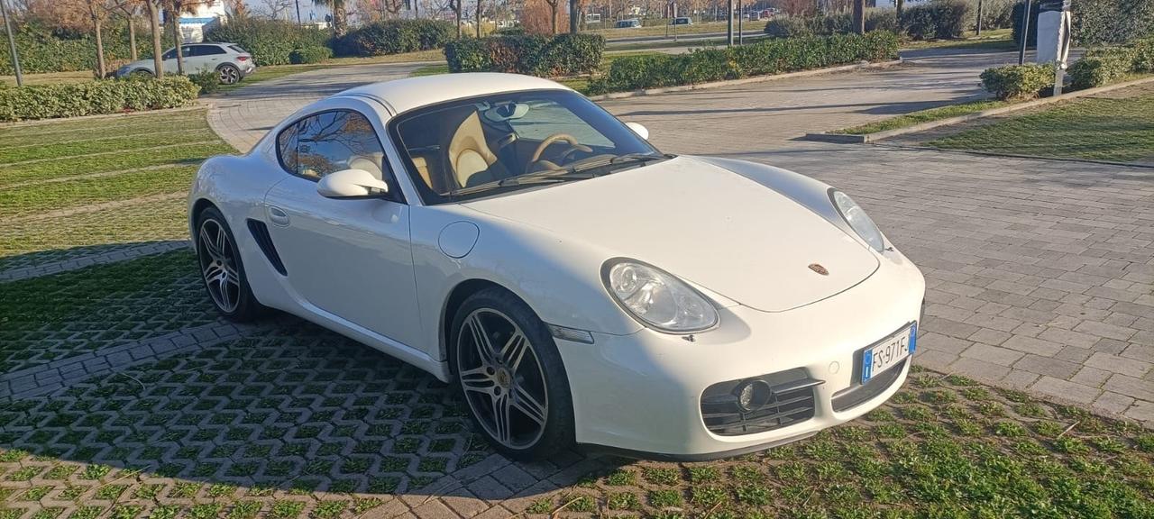 Porsche Cayman 2.7