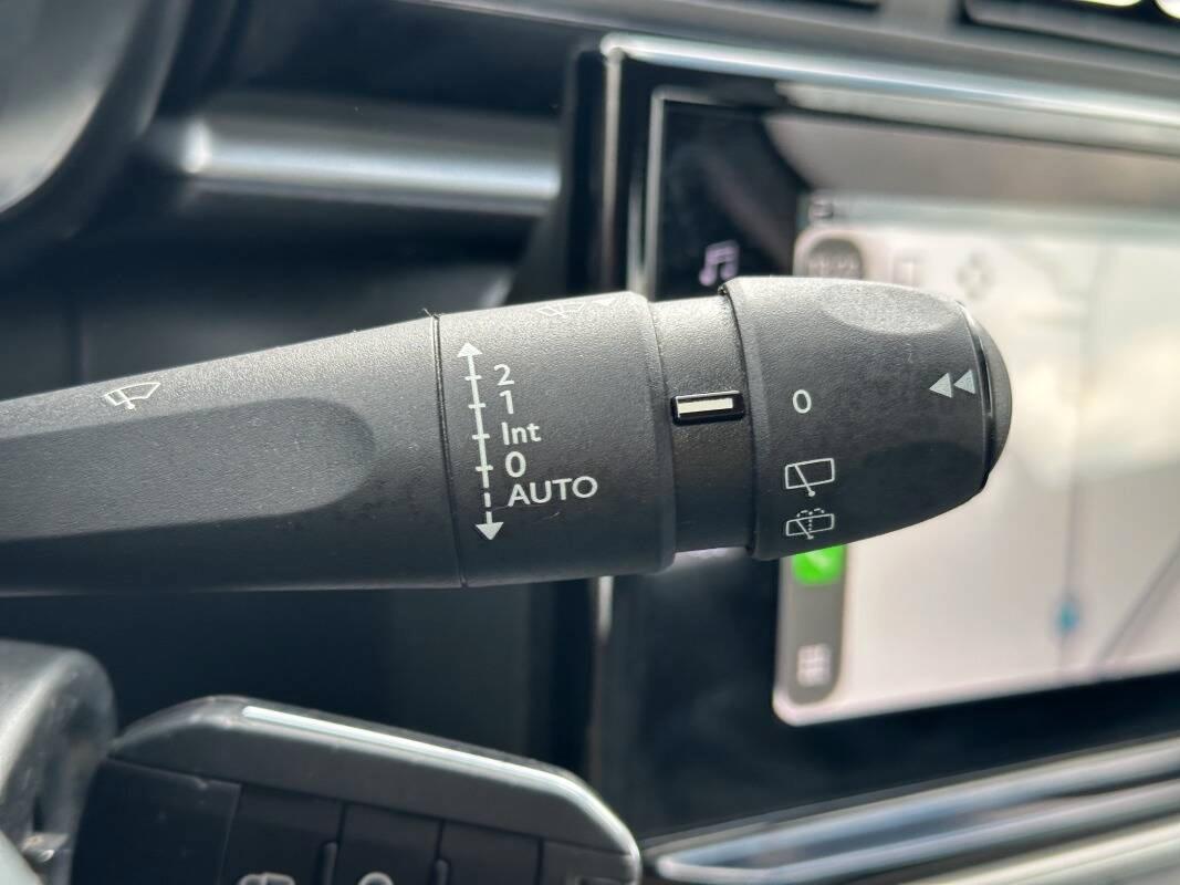 Citroen C3 1.2 puretech Shine 83cv con Telecamera e CarPlay