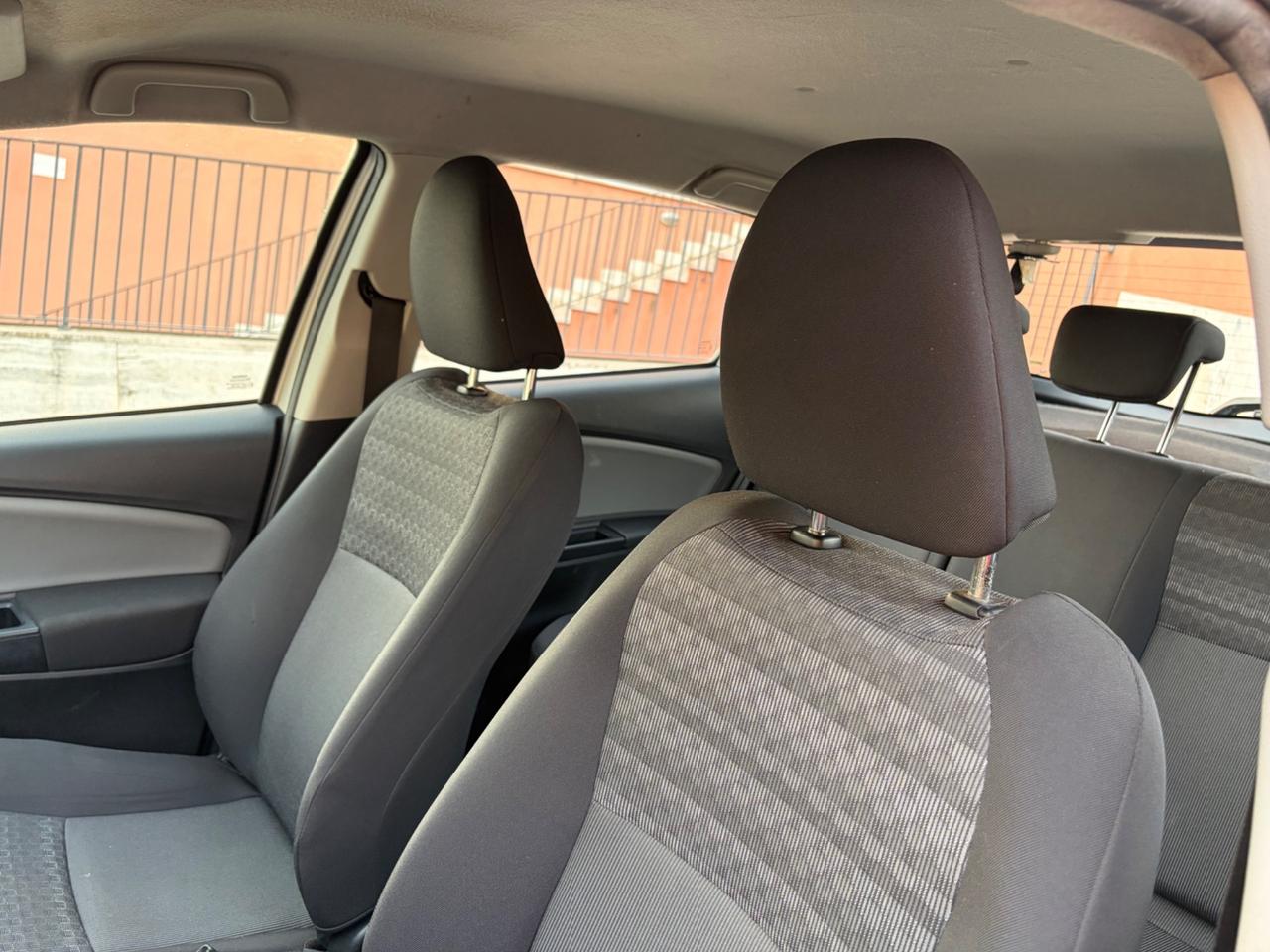Toyota Yaris 1.0 benz ideale per neopatentati
