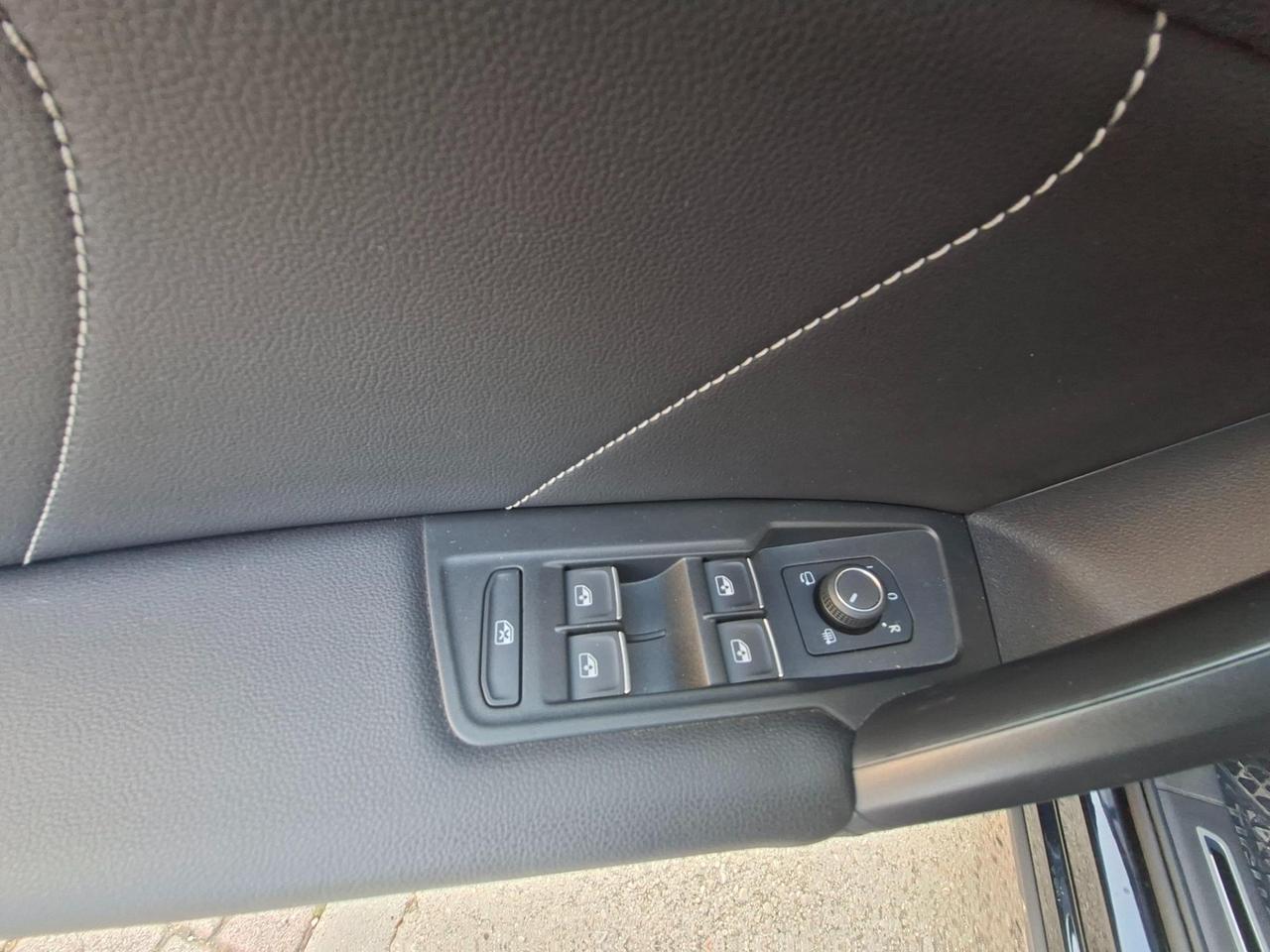 Volkswagen Tiguan 2.0 tdi R-Line 150cv dsg