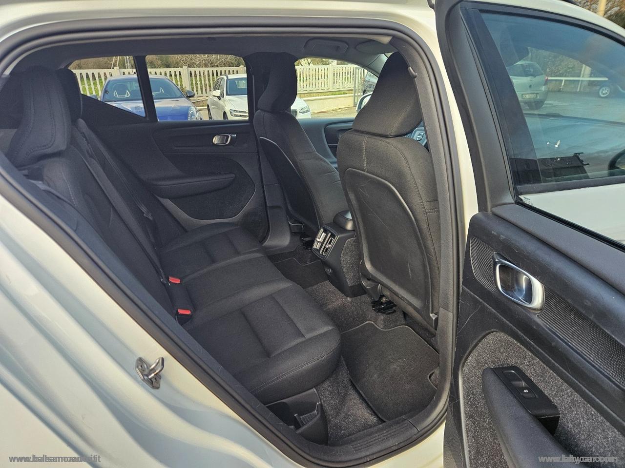 VOLVO XC40 D3 AWD Geartronic Momentum