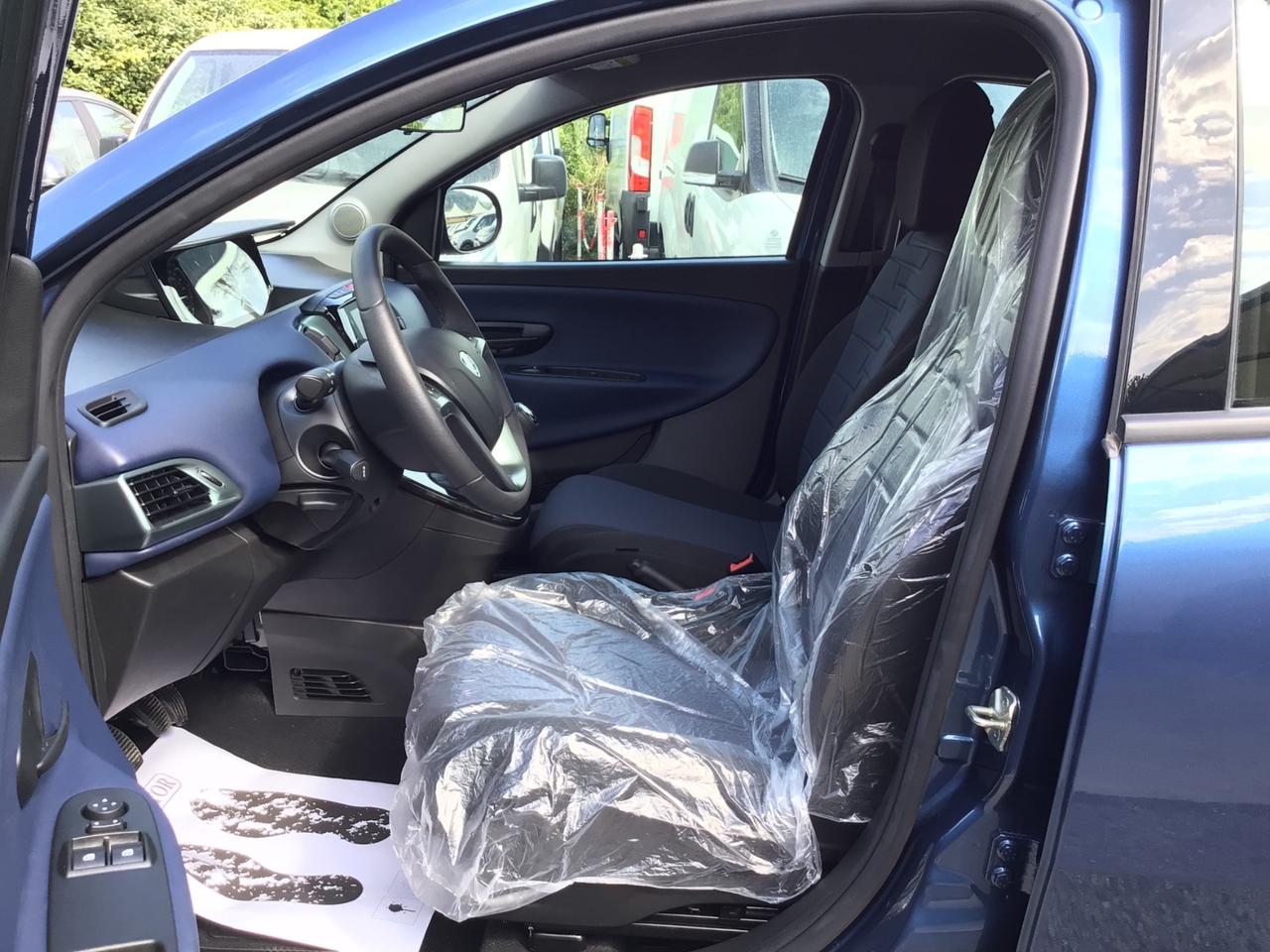 Lancia Ypsilon 1.0 FireFly KM 0 Hybrid Platino