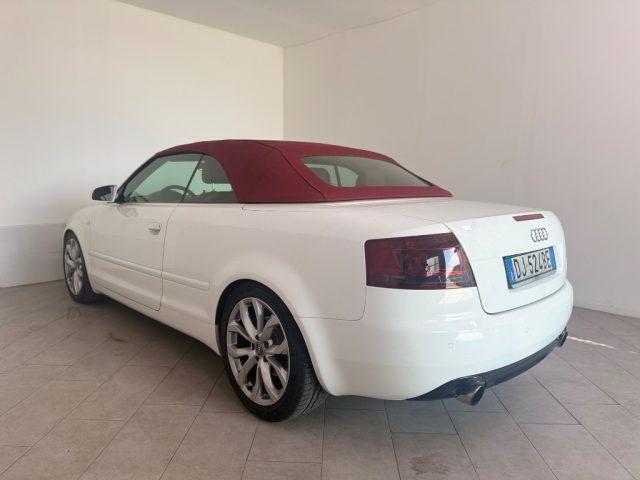 AUDI A4 Cabriolet 2.0 16V TFSI multitronic SLINE