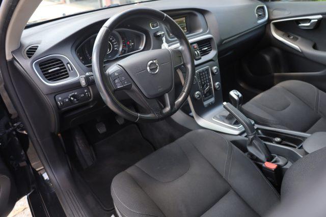 VOLVO V40 D2 2.0d UniPropietario Tagliandata per NEOPATENTAT