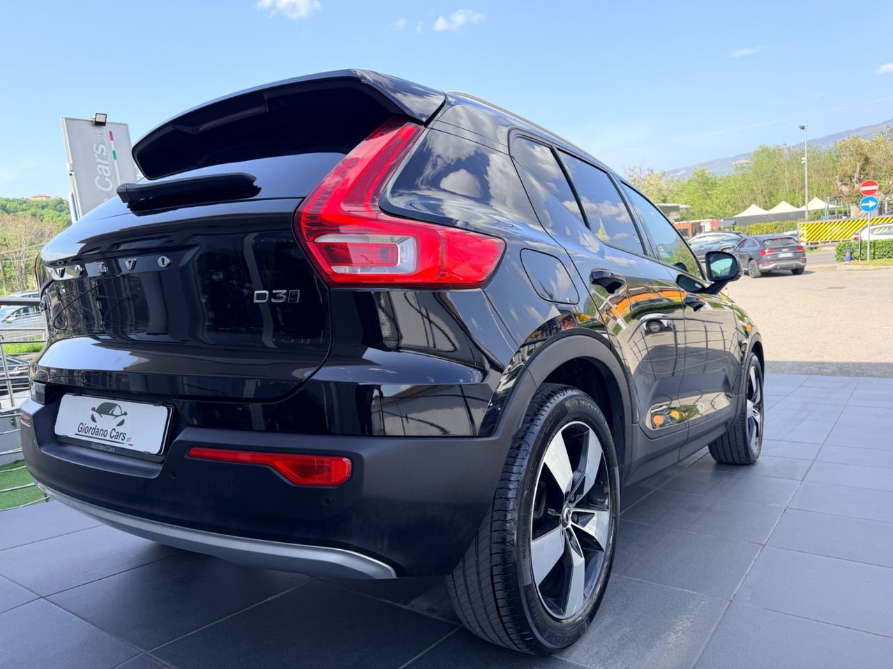 Volvo XC40 D3 AWD Geartronic Momentum in garanzia