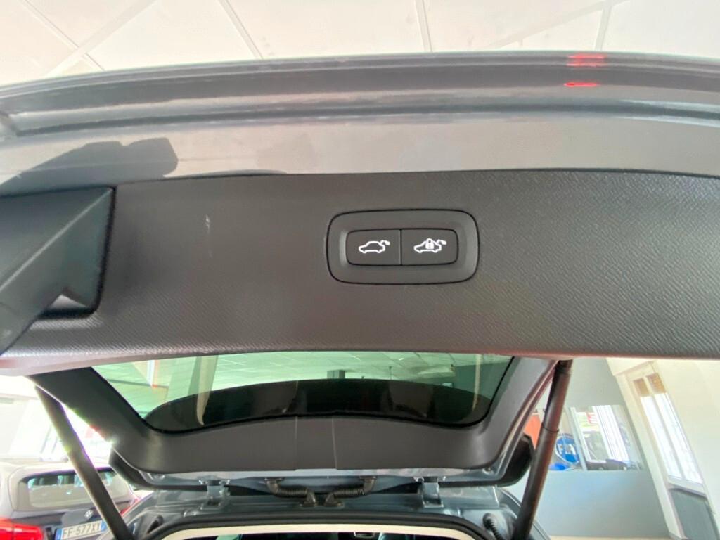 Volvo XC 90 XC90 B5 (d) AWD automatico 7 posti