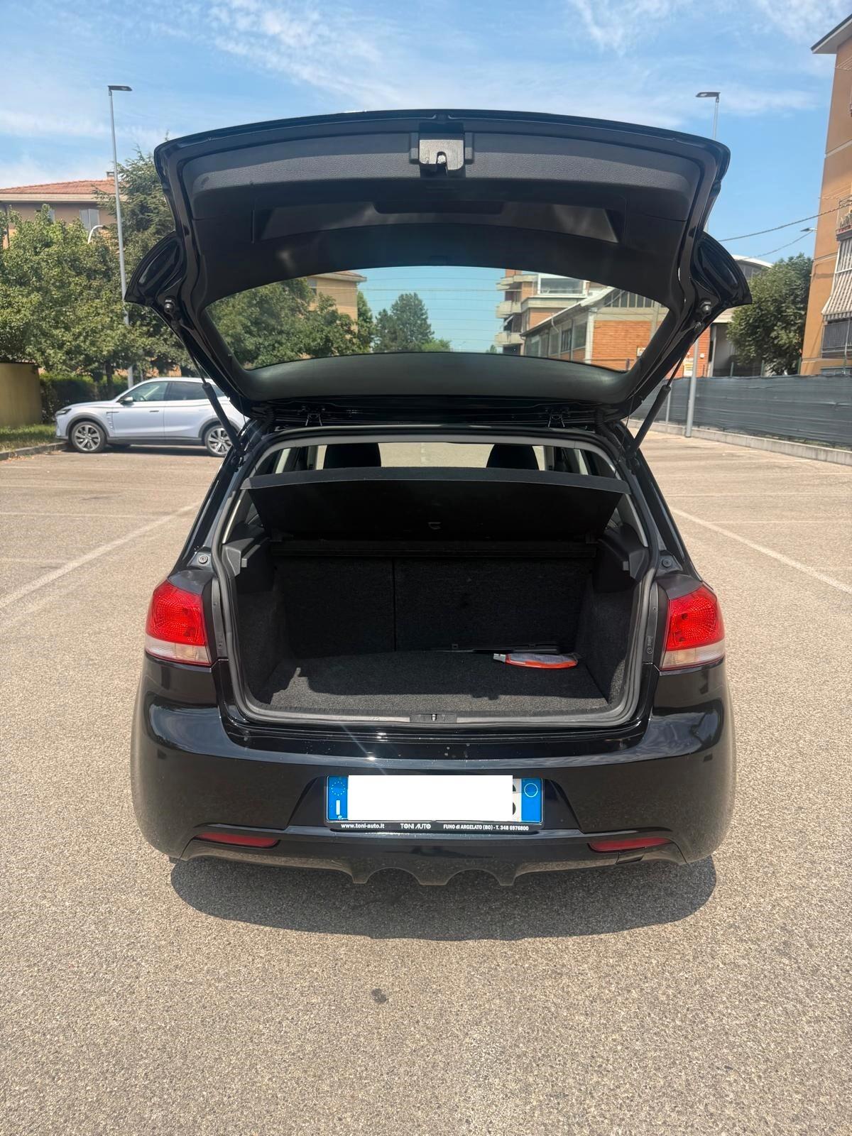 Volkswagen Golf 1.4 Gpl - NEOPATENTATI - 12 MESI DI GARANZIA -