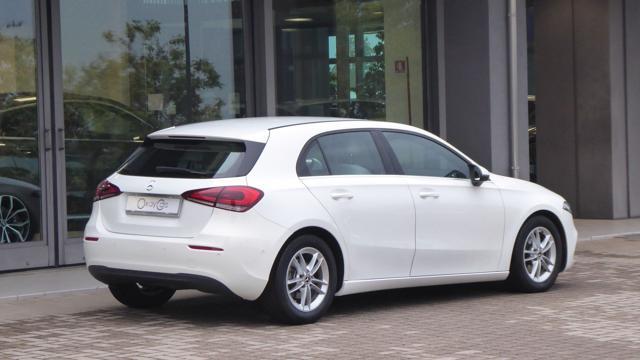 MERCEDES-BENZ A 180 d Automatic Business