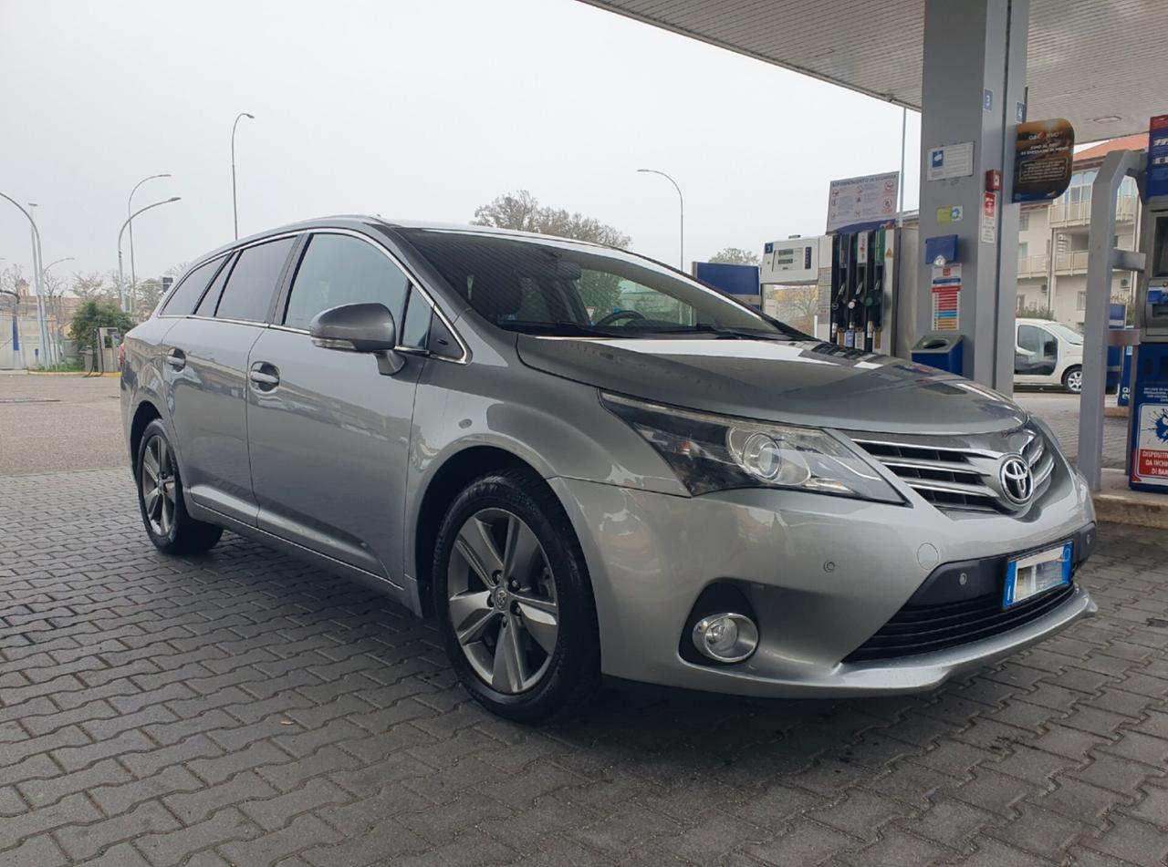 Toyota Avensis 2.0 D-4D Wagon Lounge