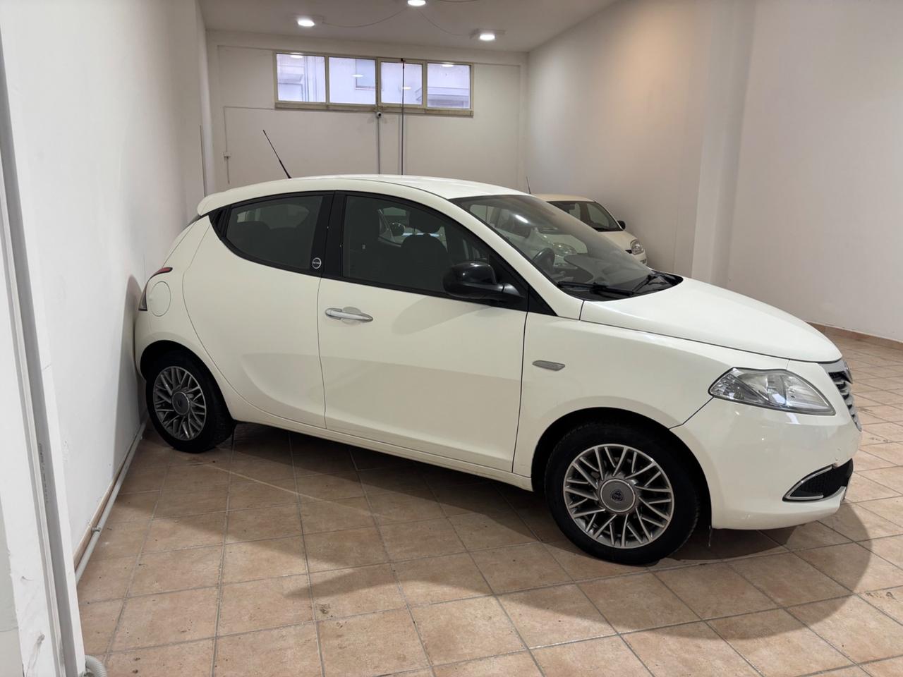 Lancia Ypsilon 1.2 69 CV 5 porte GPL Ecochic Silver