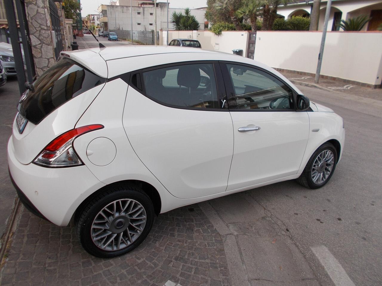 Lancia Ypsilon 0.9 TwinAir 85 CV 5 porte S&S Gold