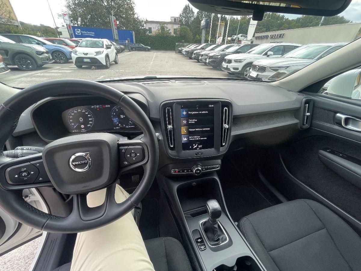VOLVO - XC40 - T2 Momentum Core