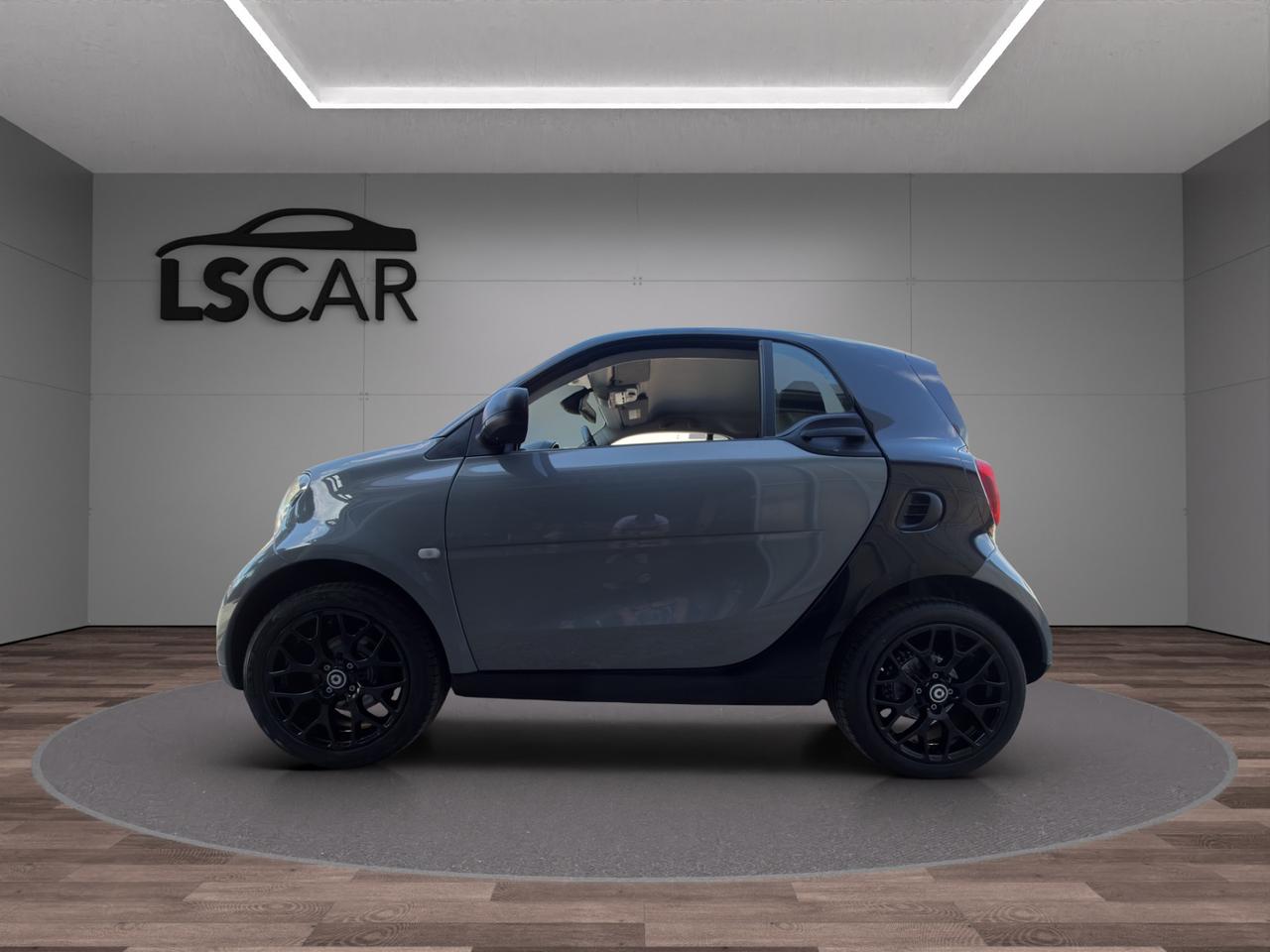 Smart forTwo 0.9 turbo Passion 90cv - Unico proprietario - Cerchi in lega - Luci Led - Tetto panoramico - Schermo Smart - Volante multifunzione - Sedili regolabili in altezza - Bracciolo centrale