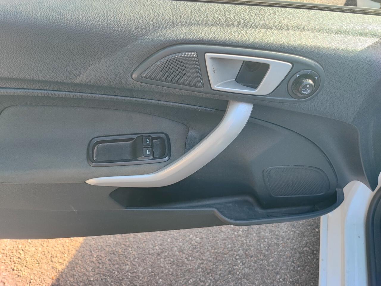 Ford Fiesta 1.4 3 porte Bz.- GPL Titanium