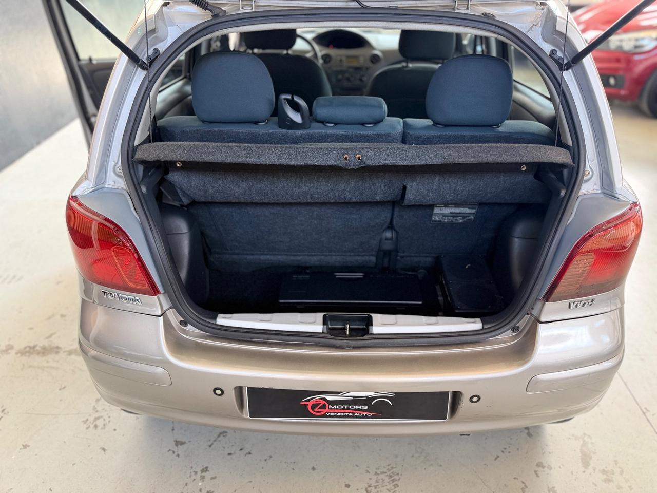 Toyota Yaris 1.3i 16V cat 5 porte Sol AUTOMATICO NEOPATENTATI