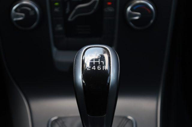 VOLVO V40 D2 2.0d UniPropietario Tagliandata per NEOPATENTAT