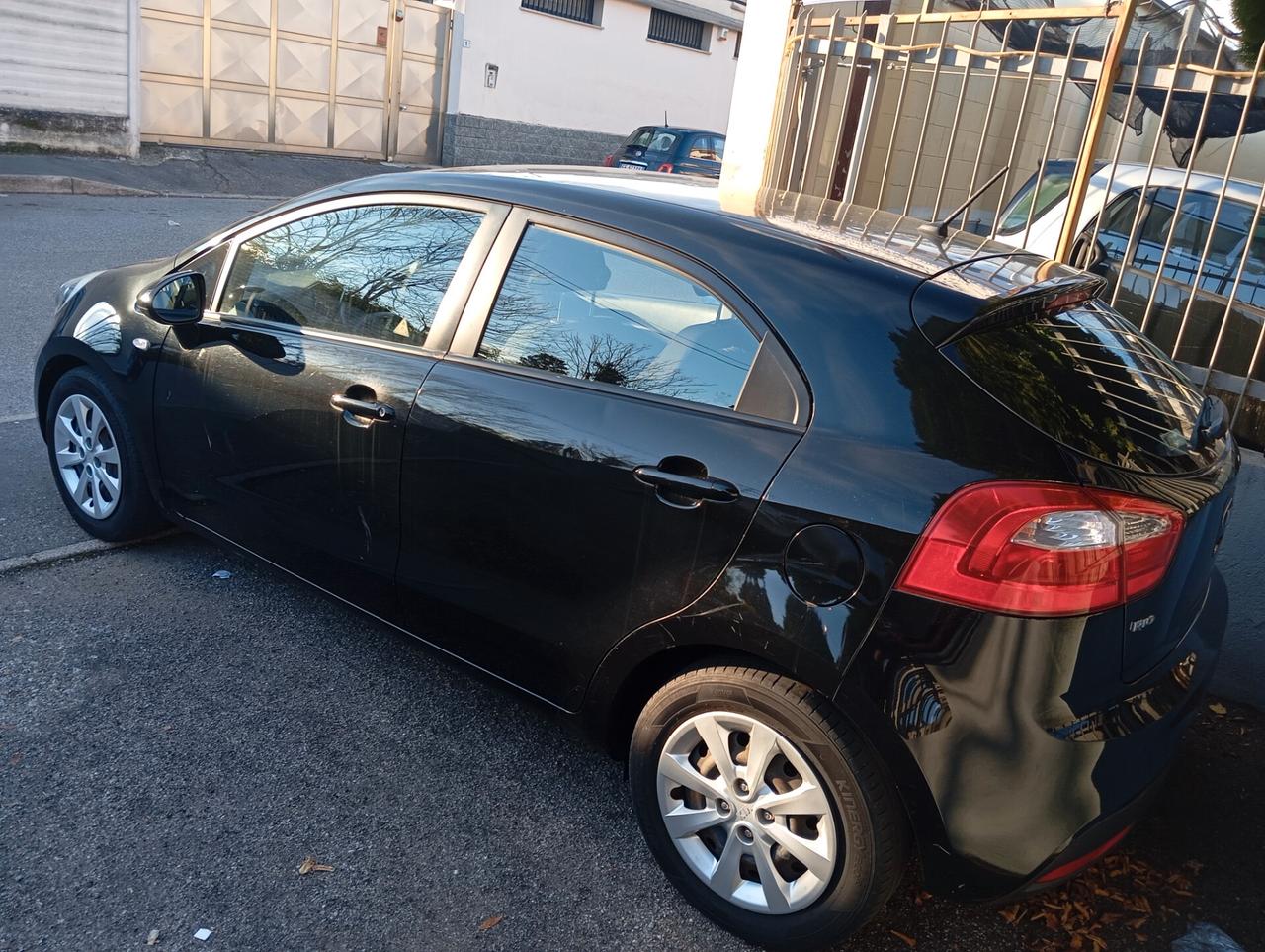 Kia Rio 1.2 CVVT 5p. Active accetto permute