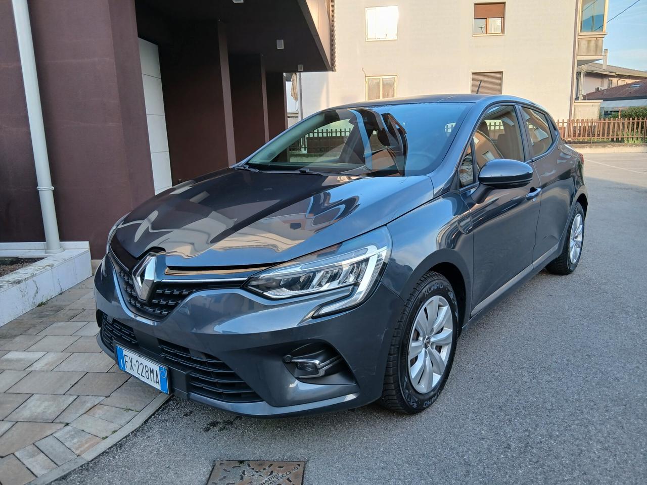 Renault Clio TCe 100 CV 5 porte Zen UNICO proprietario tua con € 164 mese