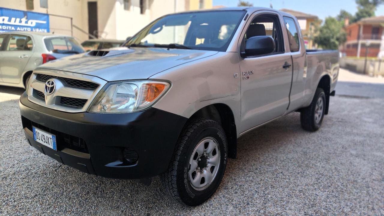 Toyota Hilux 2.5 D-4D 4WD 2p. Extra Cab SR