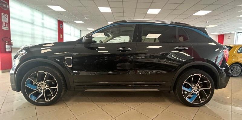 LYNK&CO 01 01 PHEV