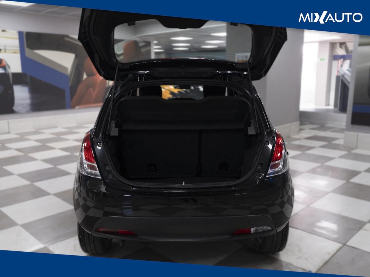Lancia Ypsilon 1.0 Firefly Hybrid Silver 70CV 5 Porte