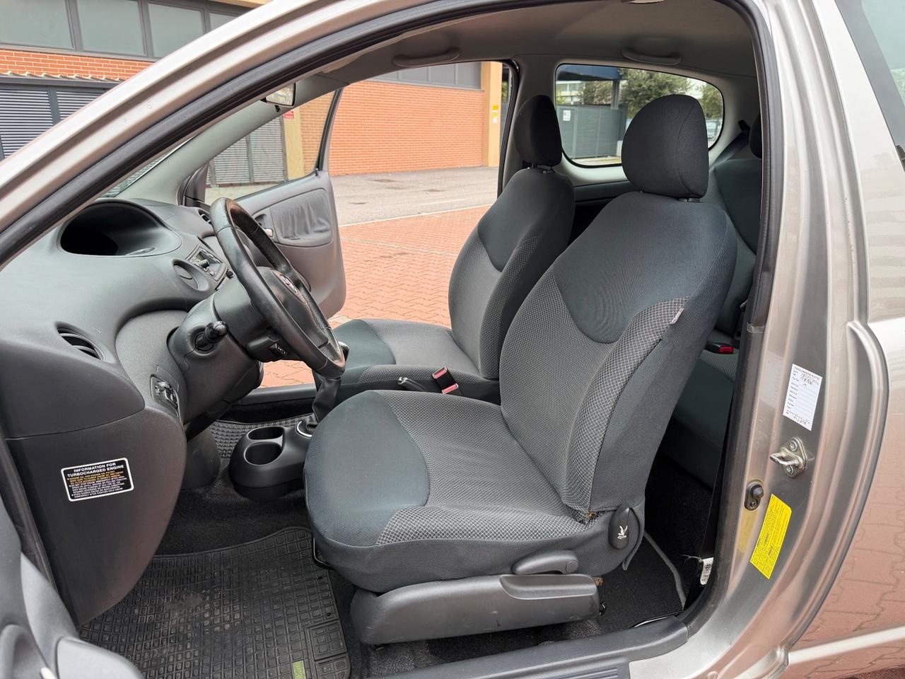 Toyota Yaris 1.4 D-4D 3p Sol