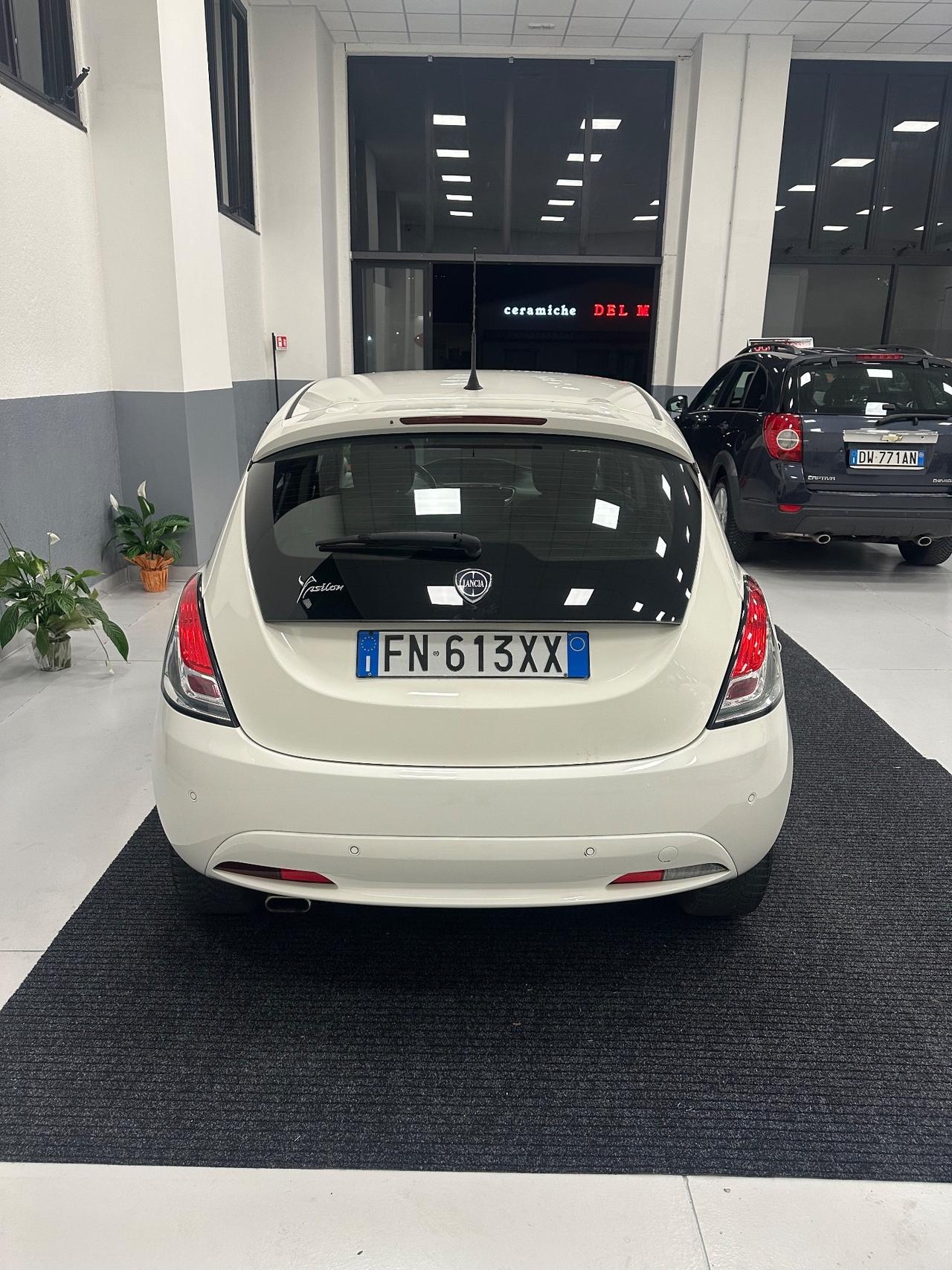 Lancia Ypsilon 1.2 69 CV 5 porte Platinum