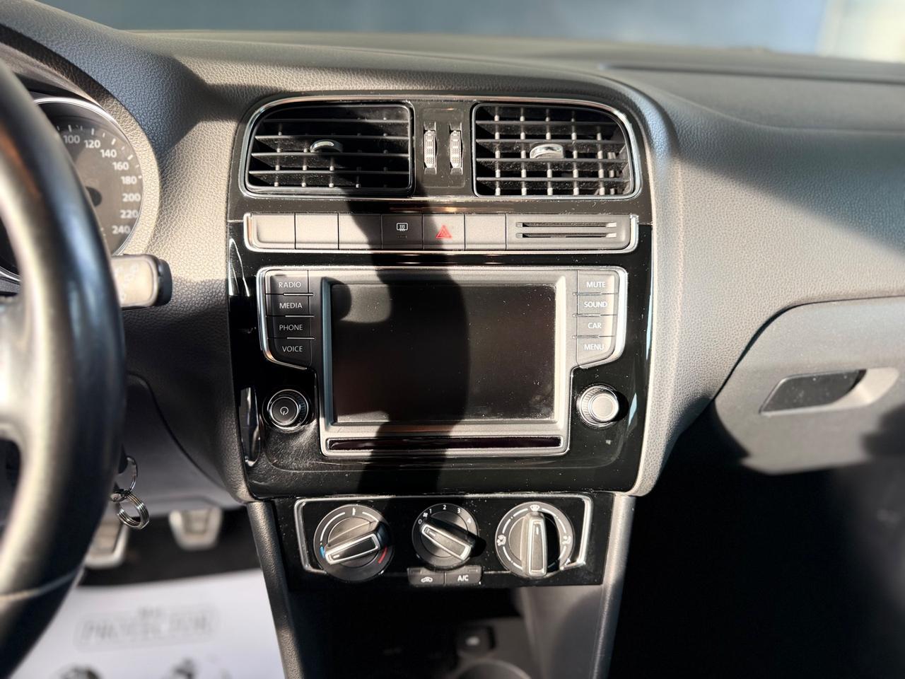 Volkswagen Polo 1.4 TDI 5p. R-LINE NEOPATENTATI