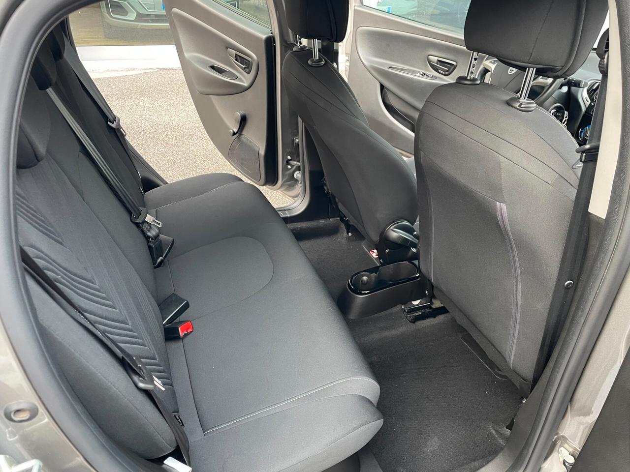 Lancia Ypsilon 1.0 FireFly 70cv 5 porte Hybrid Gold