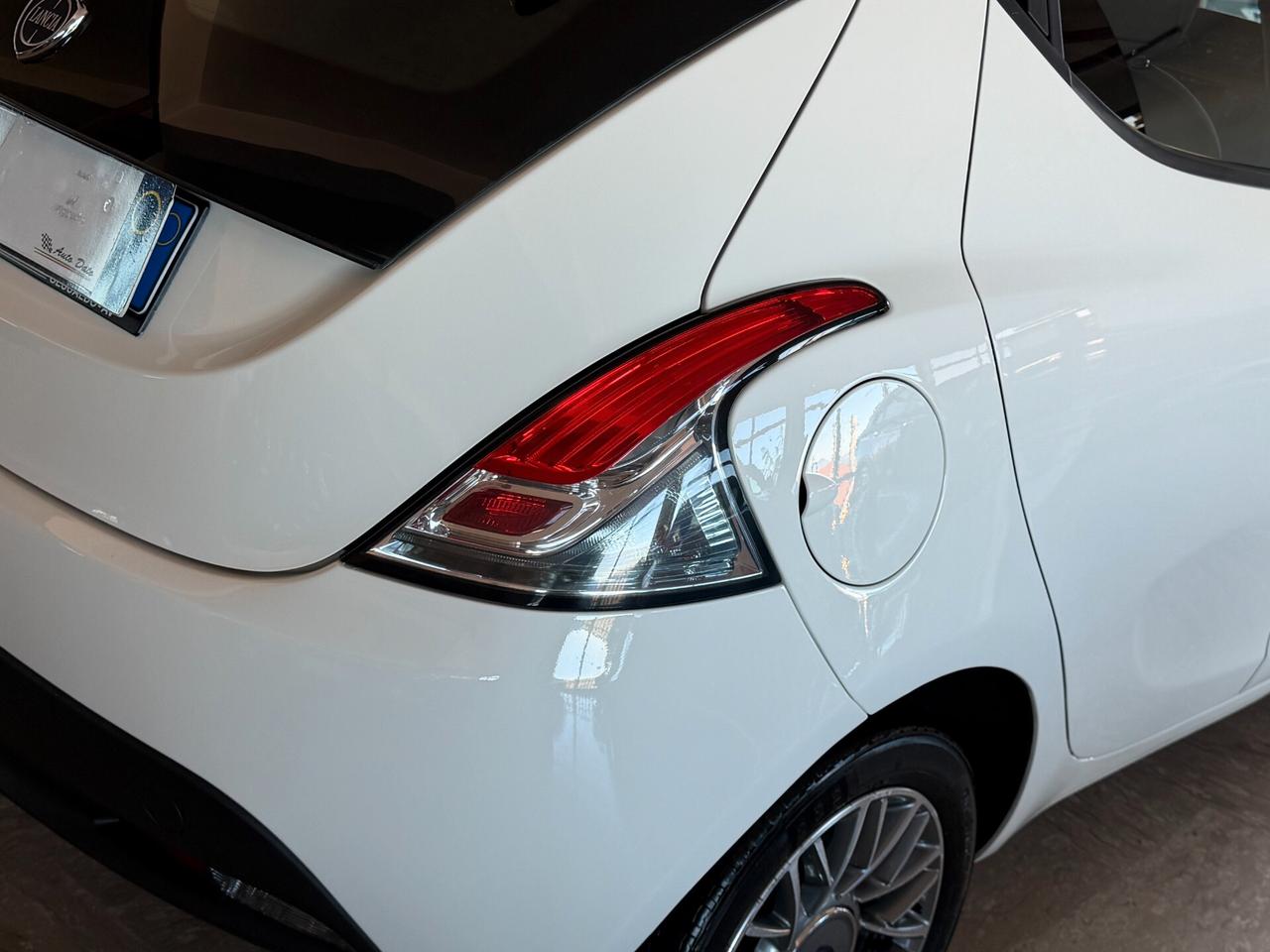 Lancia Ypsilon 1.2 69 cv. ELEFANTINO BLU